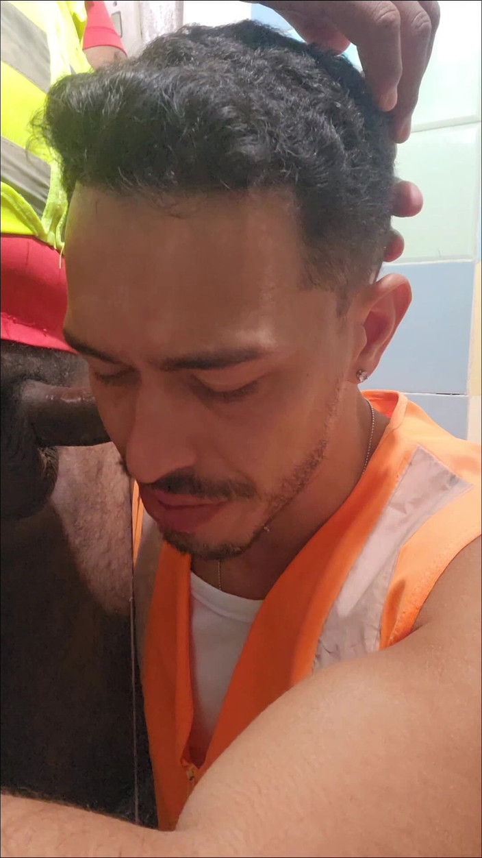 SEX GAY AMATEUR: Worker Fucks My Ass in the Bathroom at Work