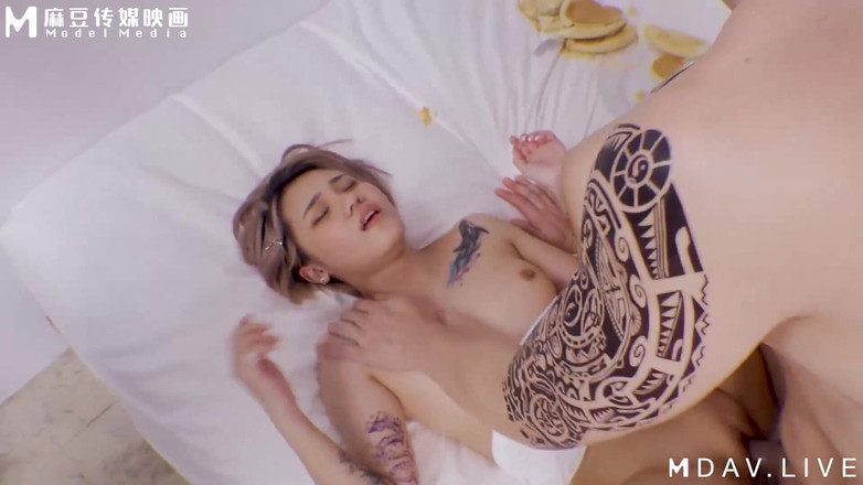 ModelMedia Asia: MDHT-0011 Hotel ciudat și obscen/Pierdere în greutate Spion în noaptea târzie Eve în interiorul...