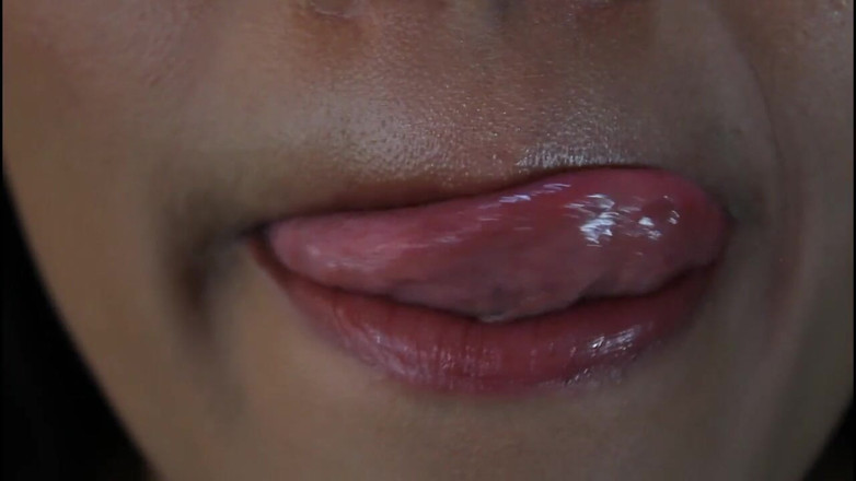Xamy_97: Kaki dan memek cewek semok latina yang hot banget