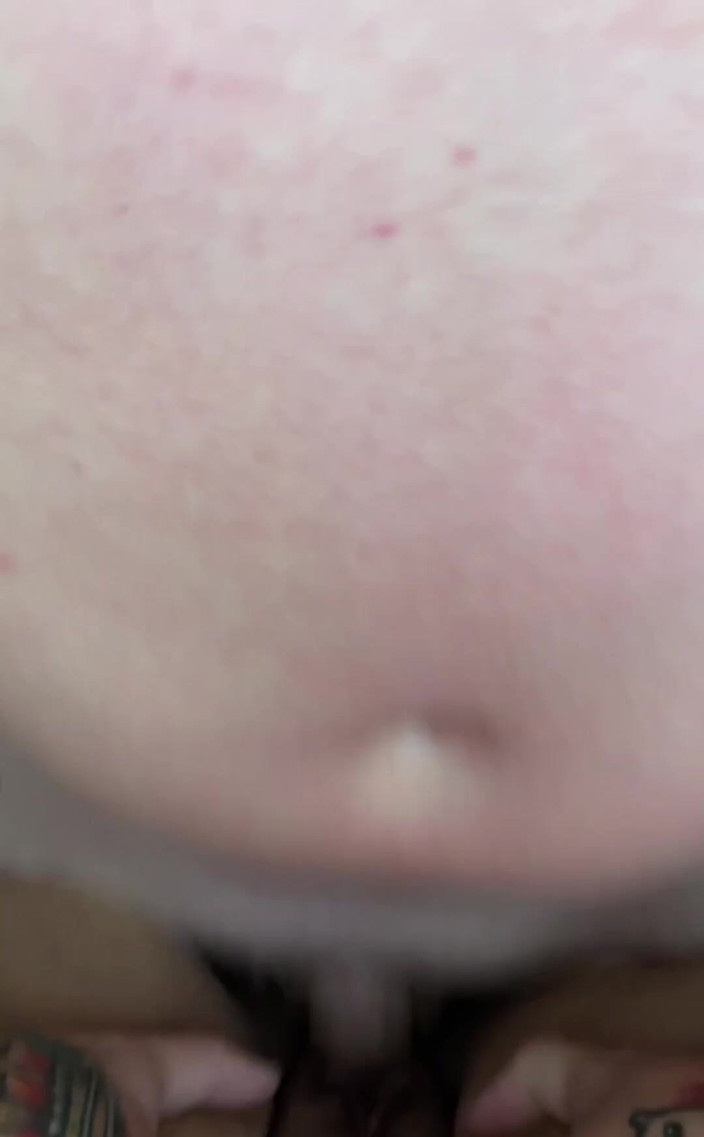 Filthy British Couple: Sulla schiena, gambe spalancate e che imploro di essere sborrata....