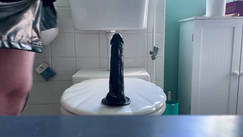 Sissy anal fun: Tesão sobre saia de pvc