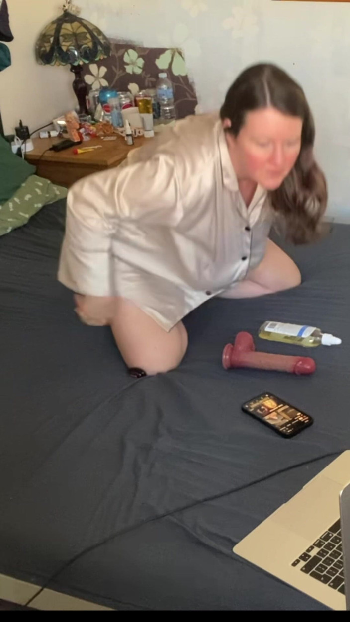 Frequentmasturbation: Peeping Through the Window