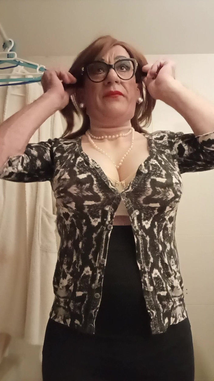 Yusti: Oblékání před zrcadlem