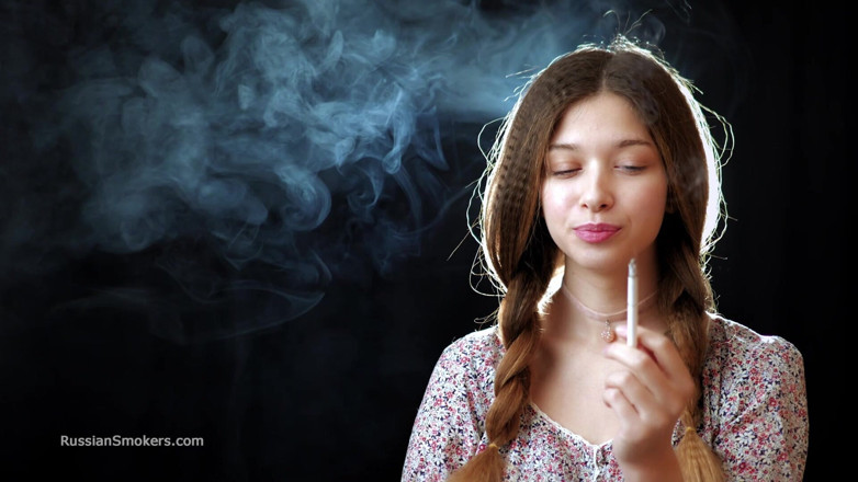 Russian Smokers: Sexy Russian Girl Smoking Cigarette Slow Tease