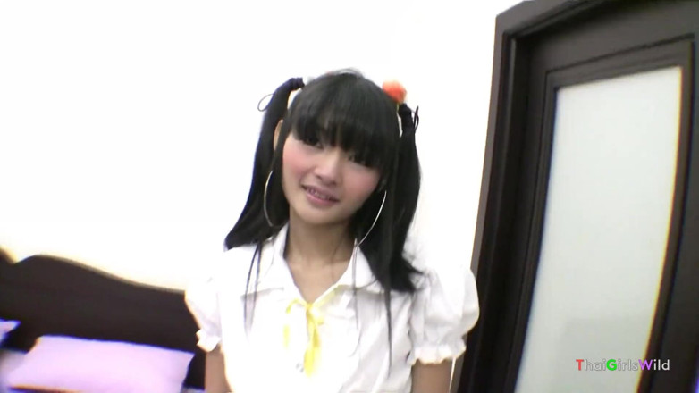 Thai Girls Wild: Sexy Thai teen receives messy facial