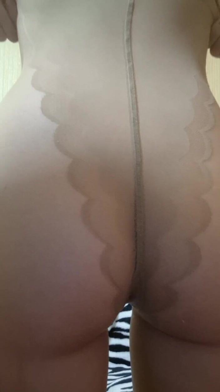 ElzaKom: Поклоняйтеся дупі господині Ельзи Ком