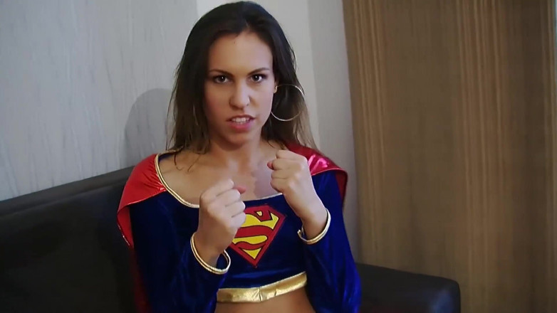 Toy Sluts: สาวสวยในชุดซูเปอร์แมนกำลังเย็ดหีตัวเองด้วยดิลโด้