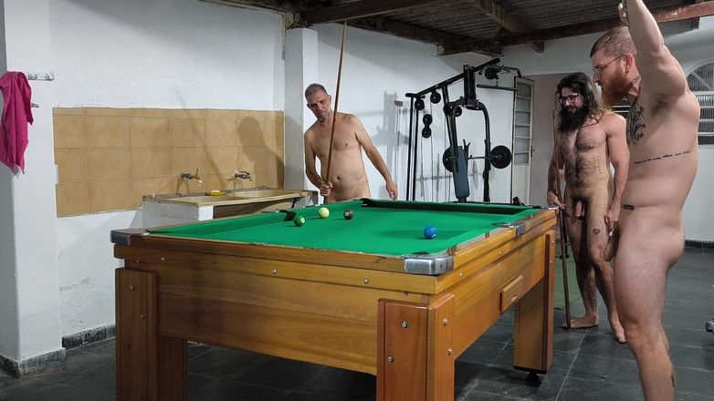 carmonaoficial: Jugar con amigos desnudándose