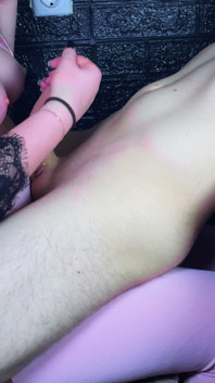 일하는 귀여운 큰 가슴 의붓누나를  distract해서 내 자지를 딸치게 함