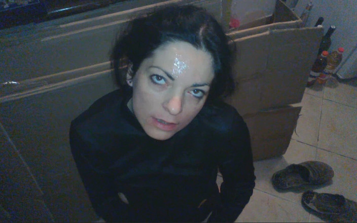 Toilet Mommy: 何！！私の顔に射精したいの?