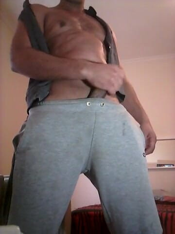 Boy top Amador: Young alone at home very horny