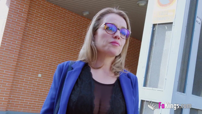 FAKings: Amazing divorced Stepmommy knows there's a chance for her and...