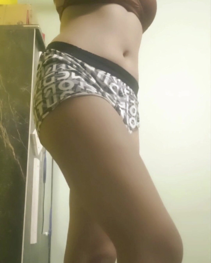 Desi_Tease_Queen: デシ・バービのティーズ