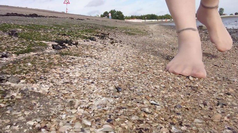 Footfetish: In Feinstrümpfen Im Wattenmeer Von Wangerland