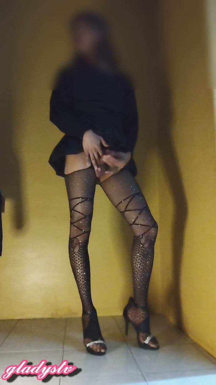 UpcomingCinnamon92: Shemale Masturbating with Pantyhose and High Heels