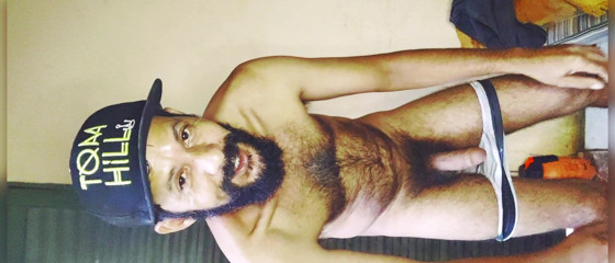 Rock F hairy: Uomo esibizionista peloso