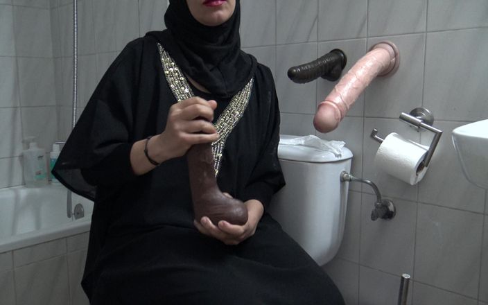 Souzan Halabi: Mijn hete vrouw masturbeert voor een openbaar toilet