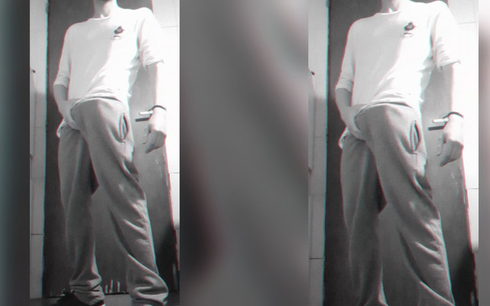 Fabreth films: युवा लड़का कॉलेज के बाथरूम में हस्तमैथुन करने की कोशिश करता है