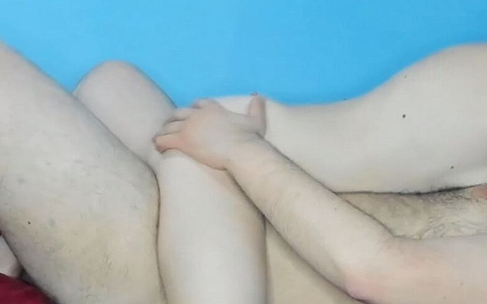 Angel Sky69: 彼女は彼女のボーイフレンドに犯され、彼は彼女の猫の中に絶頂します