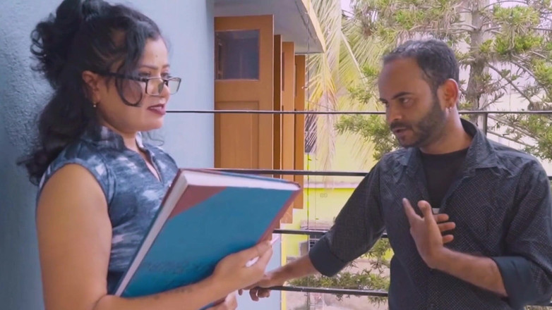 Indian porno creator: Une riche desi se fait baiser par son assistante personnelle -...