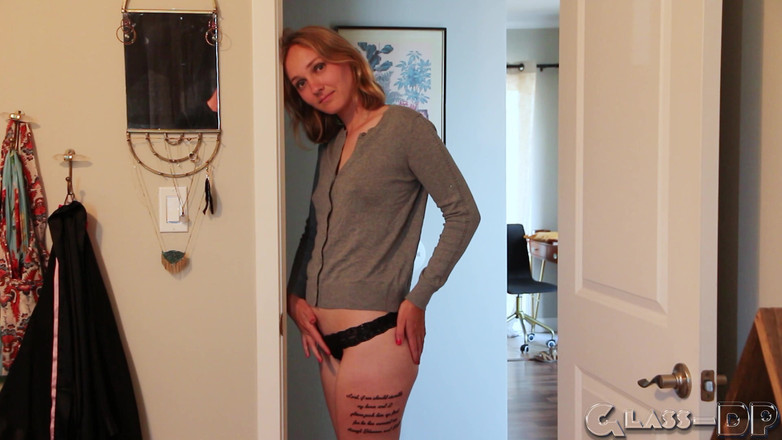 GLASSDP: Dziewica w prawdziwym życiu pokazuje swoją cipkę i błonę dziewiczą, gdy...