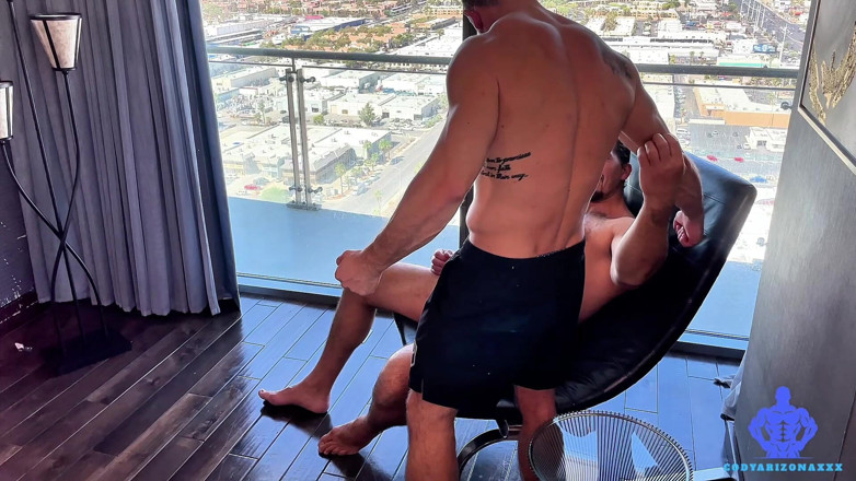 Cody Arizona - Gay: ワークアウト後のフェラチオ、リムジョブ、ジャークセッシュ、バイキング・ウィルとコーディ・アリゾナとのセッシュ