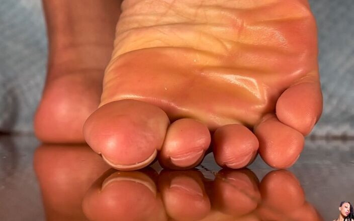 Pink Foxx: Uctívání jediné obryně