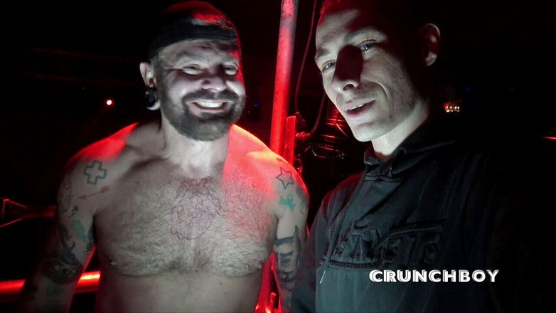 FIRST BAREBACK EXPERIENCE IN BACKROOM: Patrick Bauer मांसपेशियों वाली पोर्नस्टार Franky द्वारा कच्चा इस्तेमाल किया जाता है