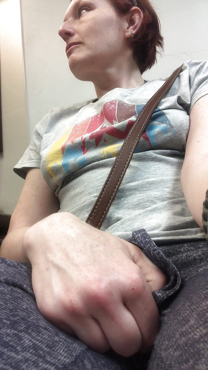 MistressWriggler: Nadržená zralá děvka se musela prstit, zatímco byla vsedě u...