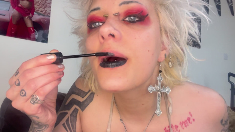 Glitterqueen1999: Besos de lápiz labial y mamada de labios rojos negros,...
