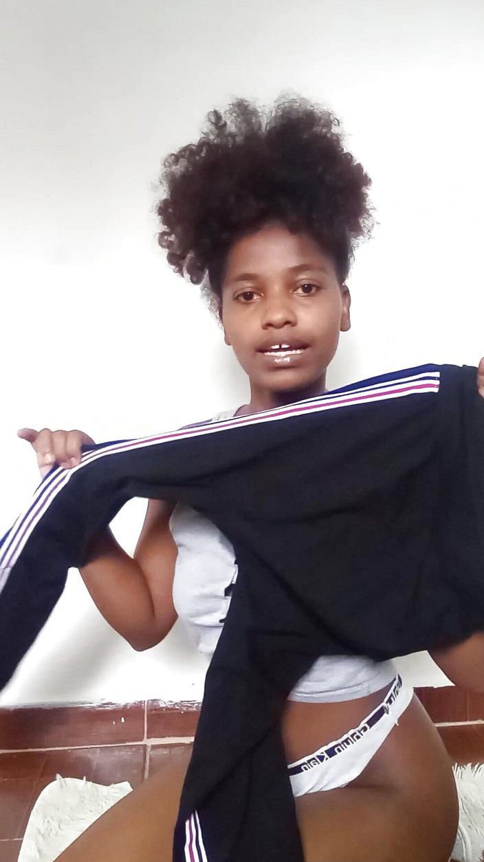 Delicious open butt: Aku lagi asik goyanganku untuk kamu yang super kaya raya