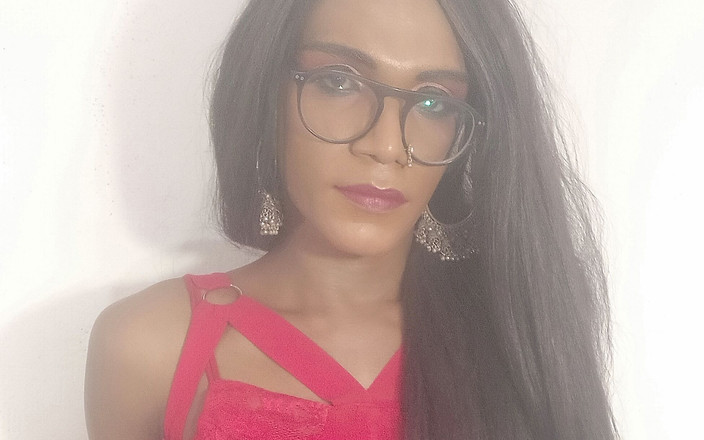 Keerthanakeerthi95: Sissy India memancut secara langsung