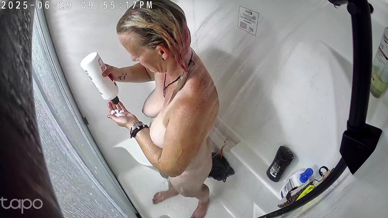 KittieNoOne: RAGAZZA BIANCA CON UN CULO PERFETTO MILF BECCATA sotto la...