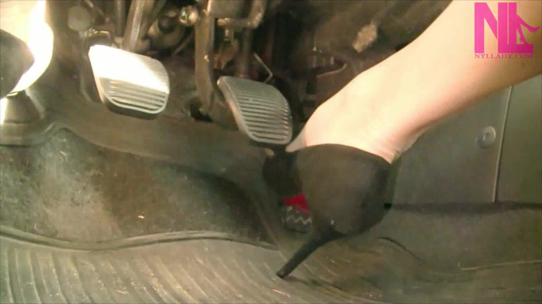 Nyllady: Soft Driving in Suede Black Classic Louboutins