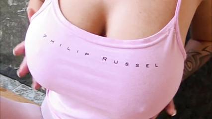 Gazongas: Tetona nena follando en el baño