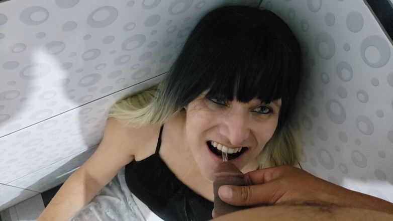 Agnes Swallow: Žíznivá dívka pije moje chcanky