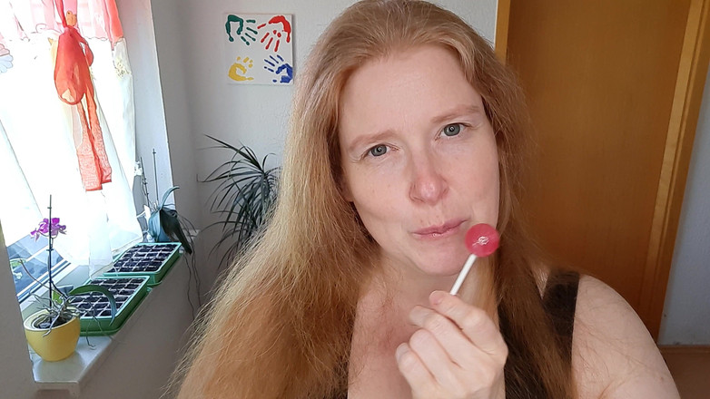 Curly_Dreams: 吮吸棒棒糖