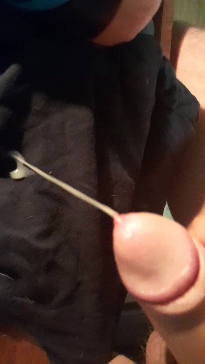 Zachary: Tembakan air mani di tangan