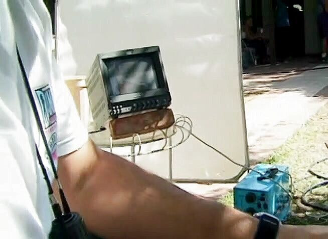 Young Sinner: 热辣的女孩荡妇想要在色情片中被大鸡巴测试