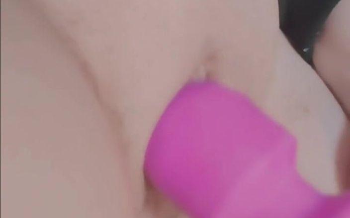 Hana Lily: Masturbation with a massager wand, pussy closeup