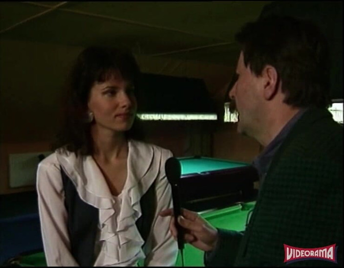 Videorama: 身体可以做梦的漂亮少女做第一部色情片（广告）