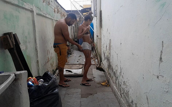 LeoOgro: Трахаю мою падчерицу на заднем дворе