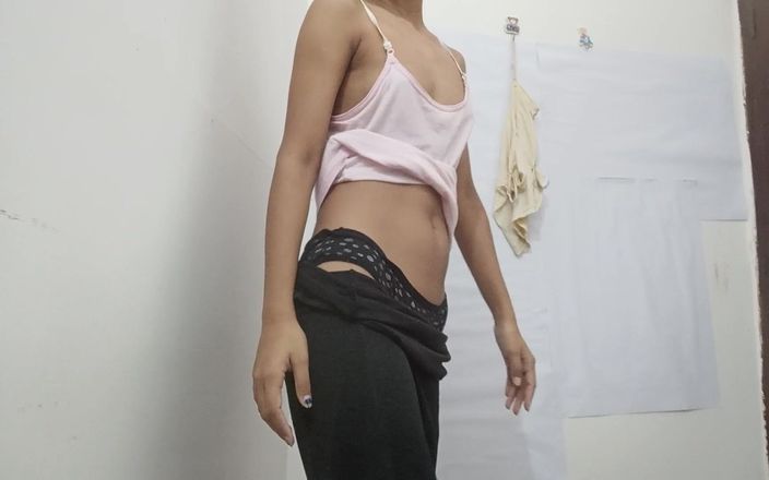 desigirl93: Une latina mince chevauche en solo et gémit