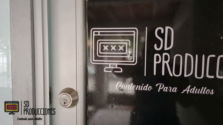 Vayolet: 发现我的继妹在浴室里自慰