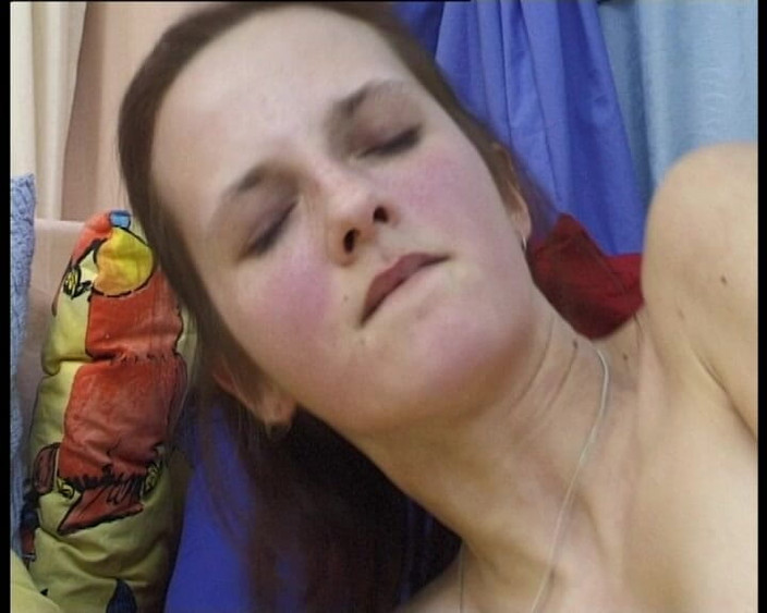 YOUR FIRST PORN: Eve Saugt Mit Voller Lust - Eve ssie z pełną przyjemnością