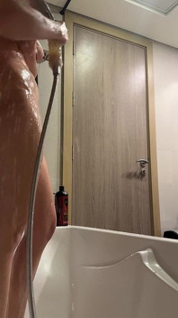Intimate Shaving in the Bathtub