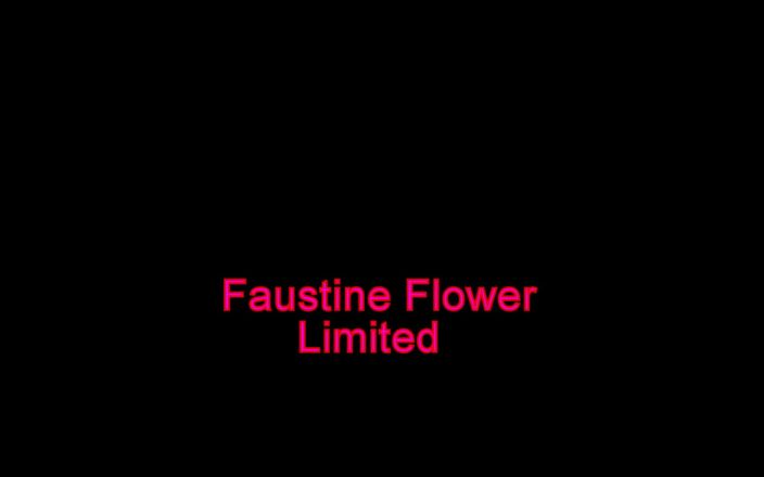 Faustine: 性感的金发变装者娘娘腔变装者白丝袜和高跟鞋