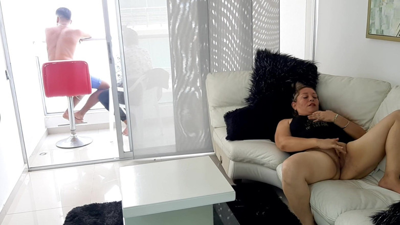 Victor y Brandy: I Catch My Horny Stepmother Masturbating.