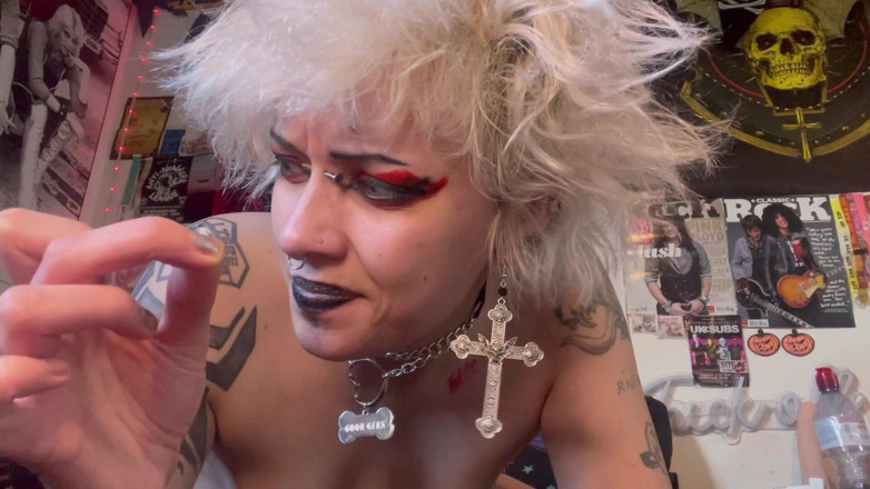 Glitterqueen1999: Tiny Man Hides in Glitterqueen1999 S Mouth as She Sucks...