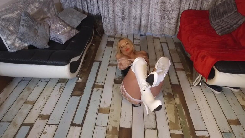 Misty Mckaine: Misty Mckaine - Boots, heels and pussy
